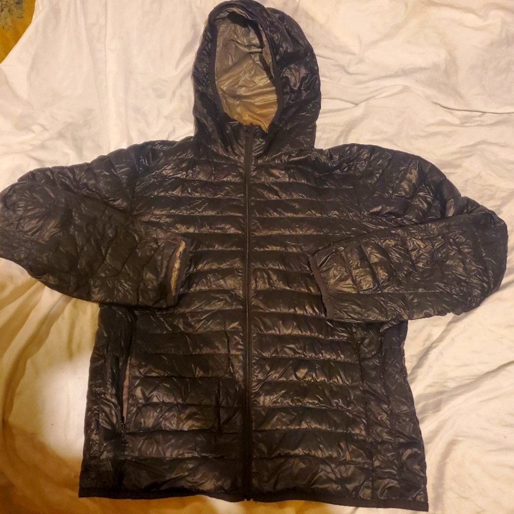 GUC UNIQULO black ultra thin warm jacket. See measurements for size.
